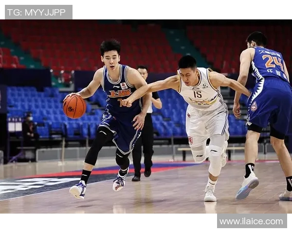 成都羽毛球队在钻石联赛中的灵活性展现与战术分析