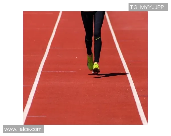 杨静独家揭秘足球技巧与心得分享助你提升球技与战术理解